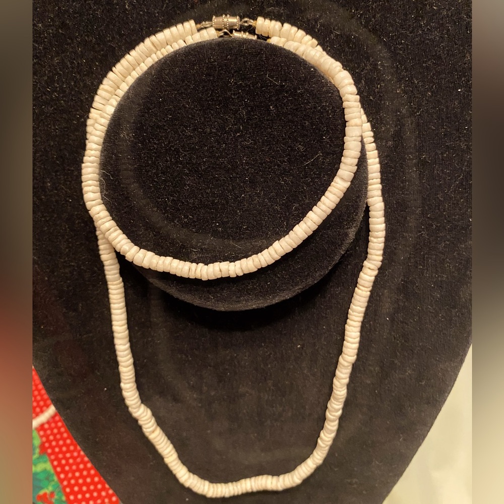 2 for 1 Hawaiian Vtg Authentic Puka Shell Choker/necklace and Bracelet.